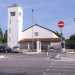 Ritornando in superficie proseguiamo il nostro percorso e scopriamo che al termine del quadrilatero con le basse palazzine popolari, piazza Giuseppe Alberto Pugliese sfocia nella moderna costruzione della chiesa di San Ciro e animata dallo stravagante parroco 70enne Felice Verni autore di goliardiche cerimonie